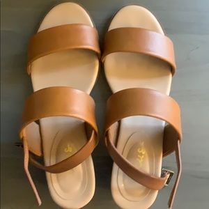 low heel sandal